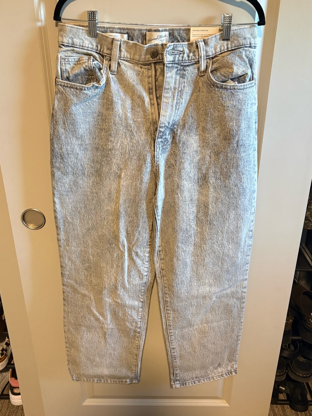 NWT Universal Thread Vintage Straight Jeans Light Wash Size 10